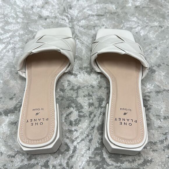 Qupid size 6 cream colored Woven Strap Slide Heeled Sandals EUC No box - Picture 6 of 9